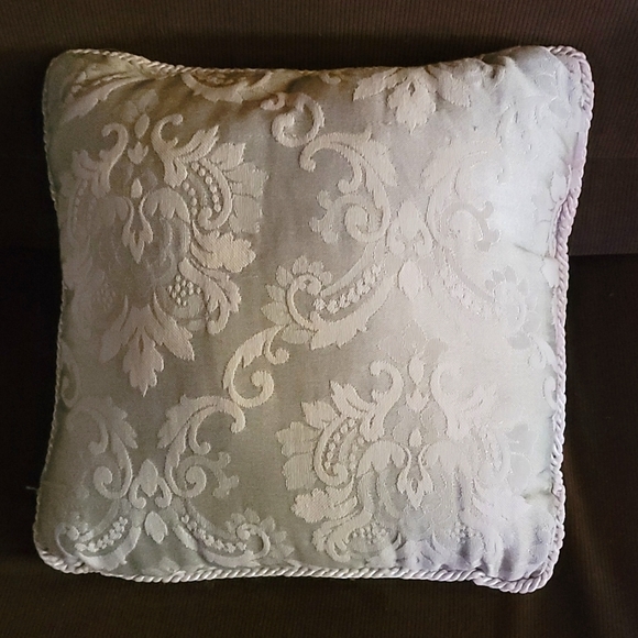 Other - Set of 2 Decorative couch pillows